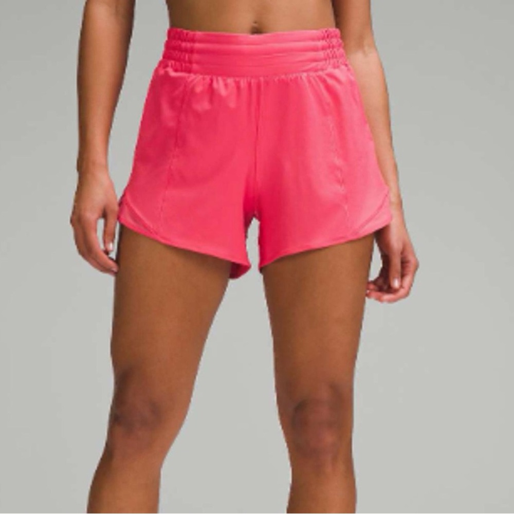 Great condition no flaws 
Size 2 - 4” inseam